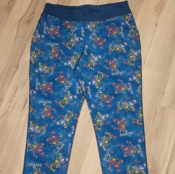 NEW! LANDS' END Plus Size High Rise Floral Straight Leg Active Pants 14/16. - Picture 4 of 9